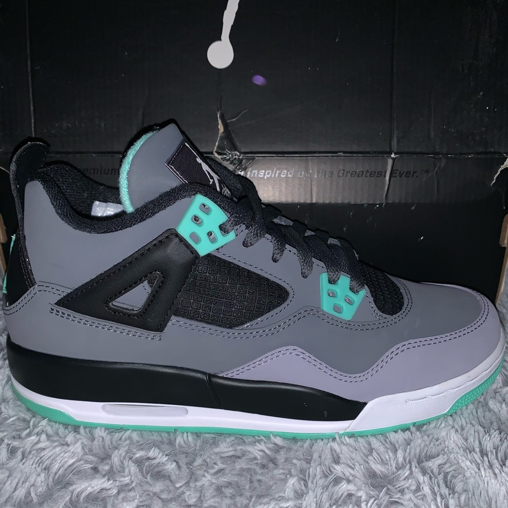 Jordan Retro 4’s Green Glow in EUC